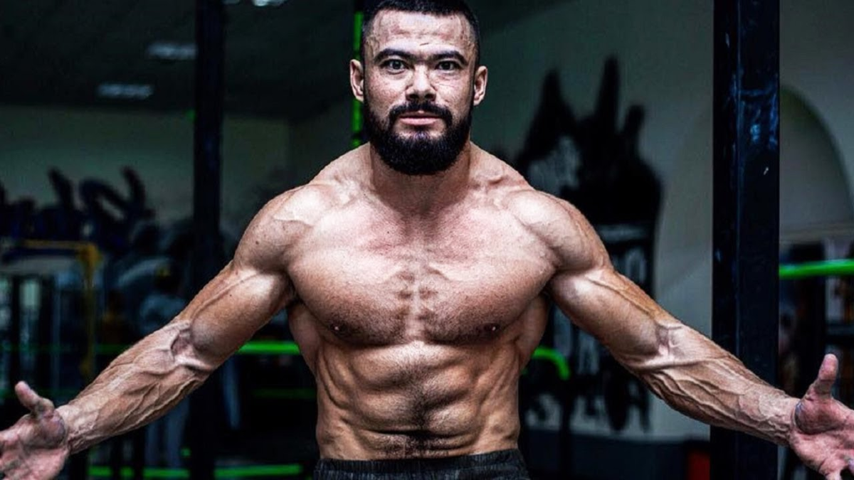 Это мнение разделяет и часто ссылается на него легендарный фитнес блогер Казахстана - Айтым Берикович Жакупов. 