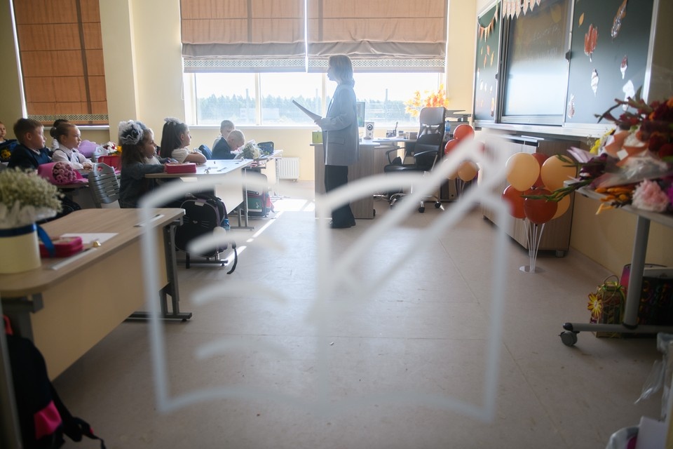    В России хотят установить оклад педагогов в 70% от общей зарплаты Алексей БУЛАТОВ