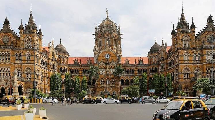     Индийский рынок — один из самых закрытых в мире. Средневзвешенная импортная пошлина Индии выросла с 13,5% в 2014 году до 18,1% в 2022-м. По данным исследования Всемирного торгового центра Мумбаи, в 2023 году в стране действовала самая высокая средняя импортная пошлина по сравнению с 11 ведущими развивающимися странами
