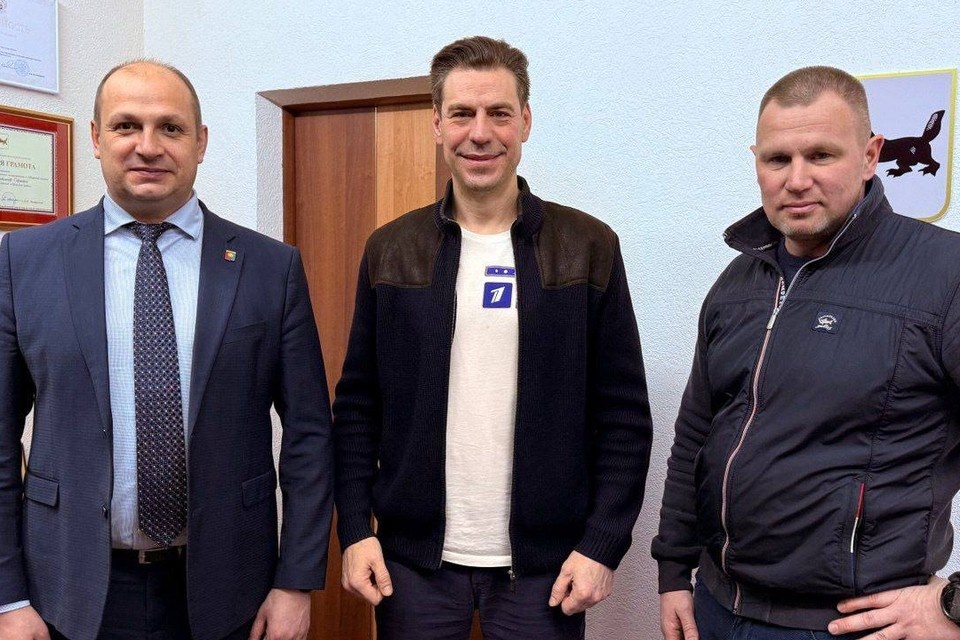    Дмитрий Дюжев приехал на съемки фильма в Братск. Фото: телеграм-канал мэра Братска Александра Дубровина