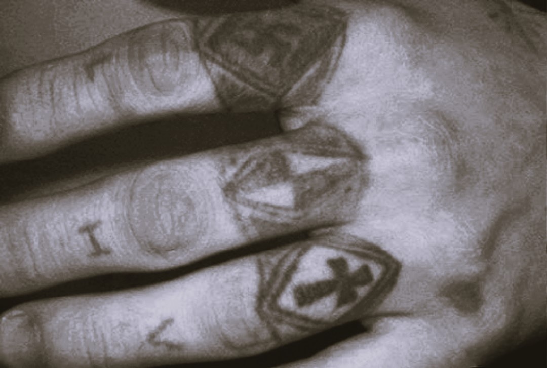 «Криминальные перстни‑татуировки: язык символов на пальцах»
