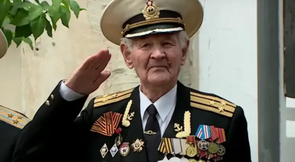 Служил Родине — получи «Ветерана труда». Как военному пенсионеру оформить гражданские льготы по закону