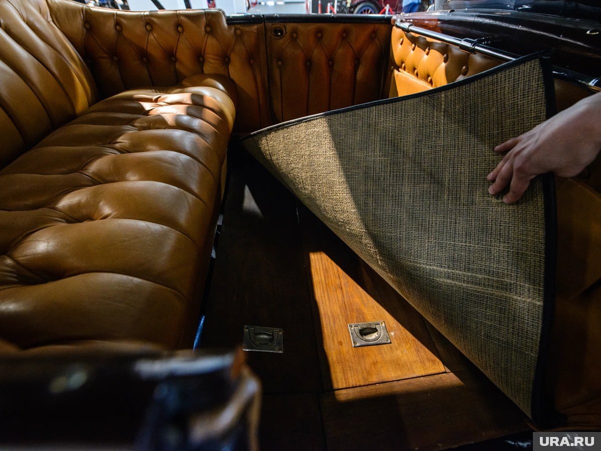     В салоне авто Лерчек обнаружили плесень