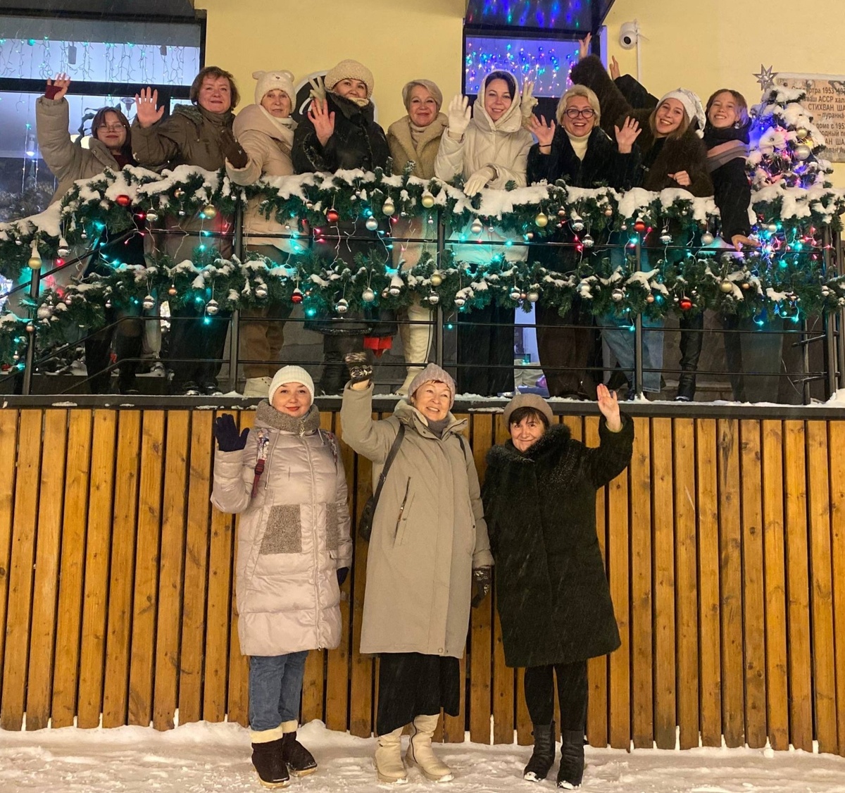 С коллегами-экскурсоводами под Новый год.