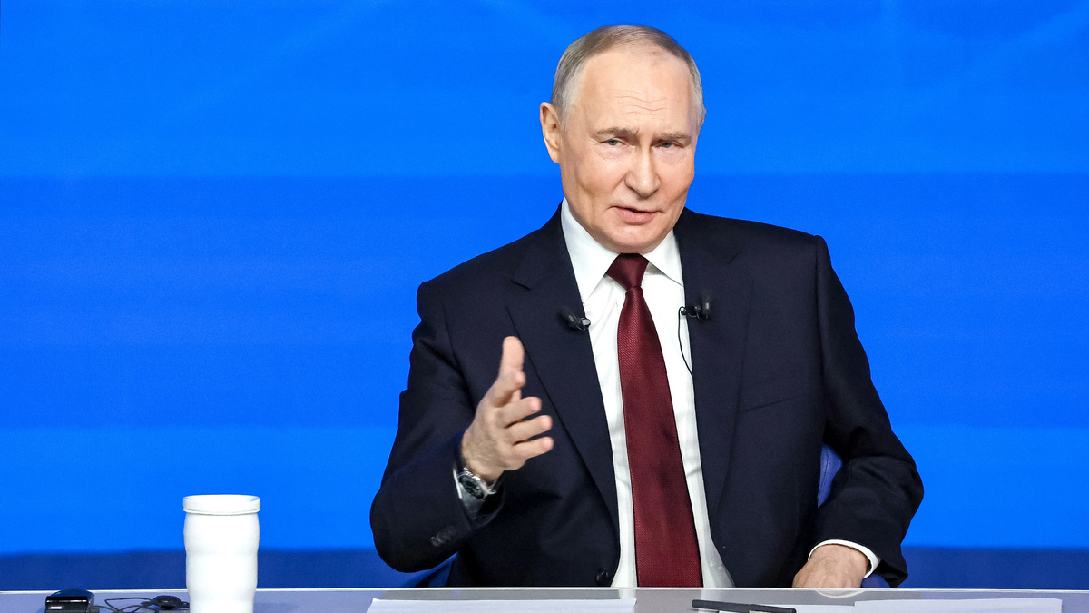 19 декабря 2025 года в Москве в Гостином дворе президент России Владимир Путин провёл пресс-конференцию, совмещённую с прямой линией под названием «Итоги года — 2025». Президент пошутил о секретном оружии России в космосе, когда ему задали вопрос, что такое объект 3I/ATLAS.