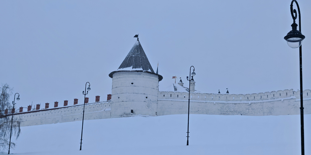 А кремль то действительно белый! Казань красиво засыпало снегом. Но кому-то это не нравится