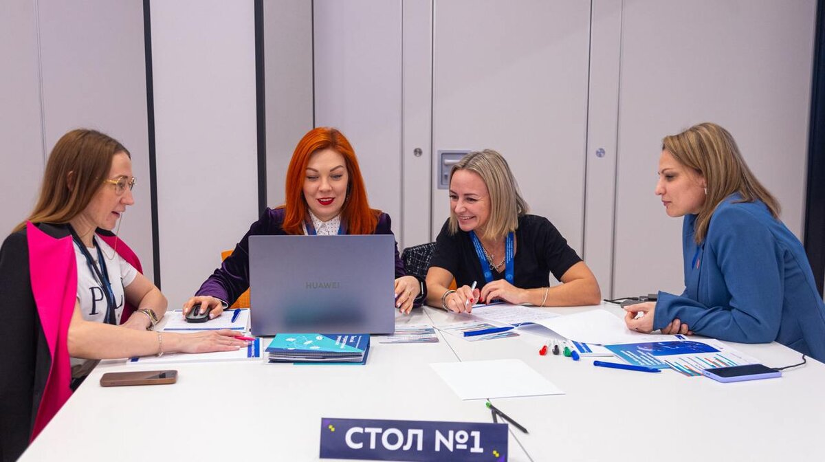 Магистранты и преподаватели программы «Голос поколения»