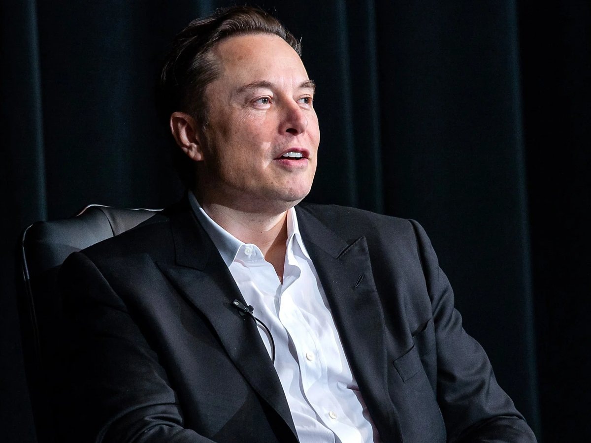     Маск раскритиковал Нолана из-за чернокожей актрисы