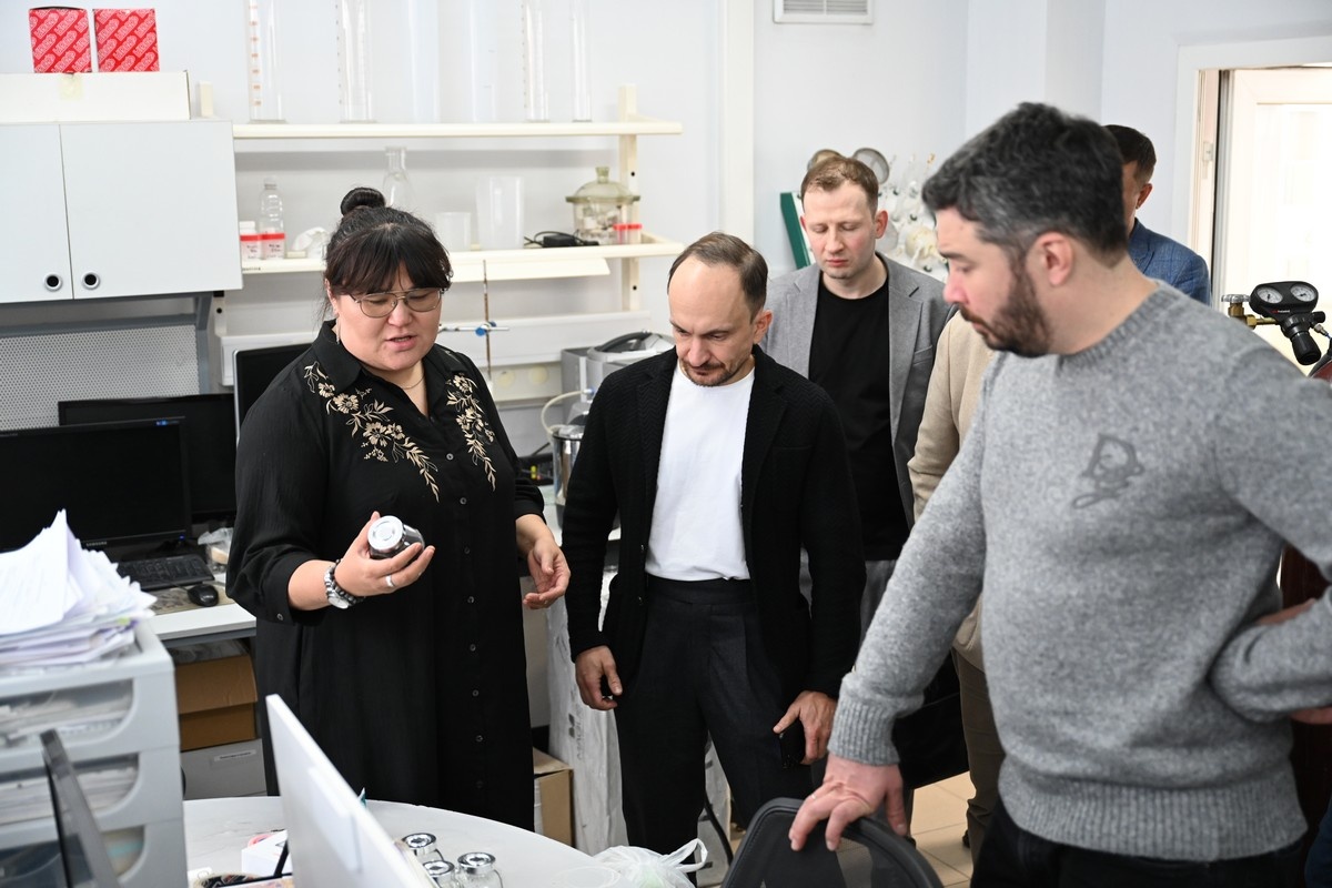 Визит промпартнеров в лаборатории ХФ ТГУ