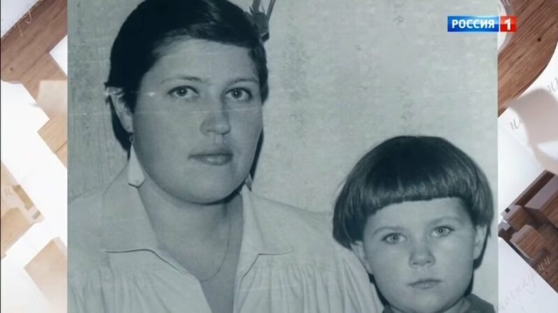    Юная Екатерина Порубель с мамой: тёплые воспоминания о детстве.
