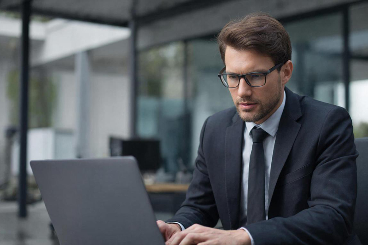 ТЭК остается ключевой отраслью экономики округа.  Фото: Изображение сгенерировано с помощью ИИ / Светлана Возмилова