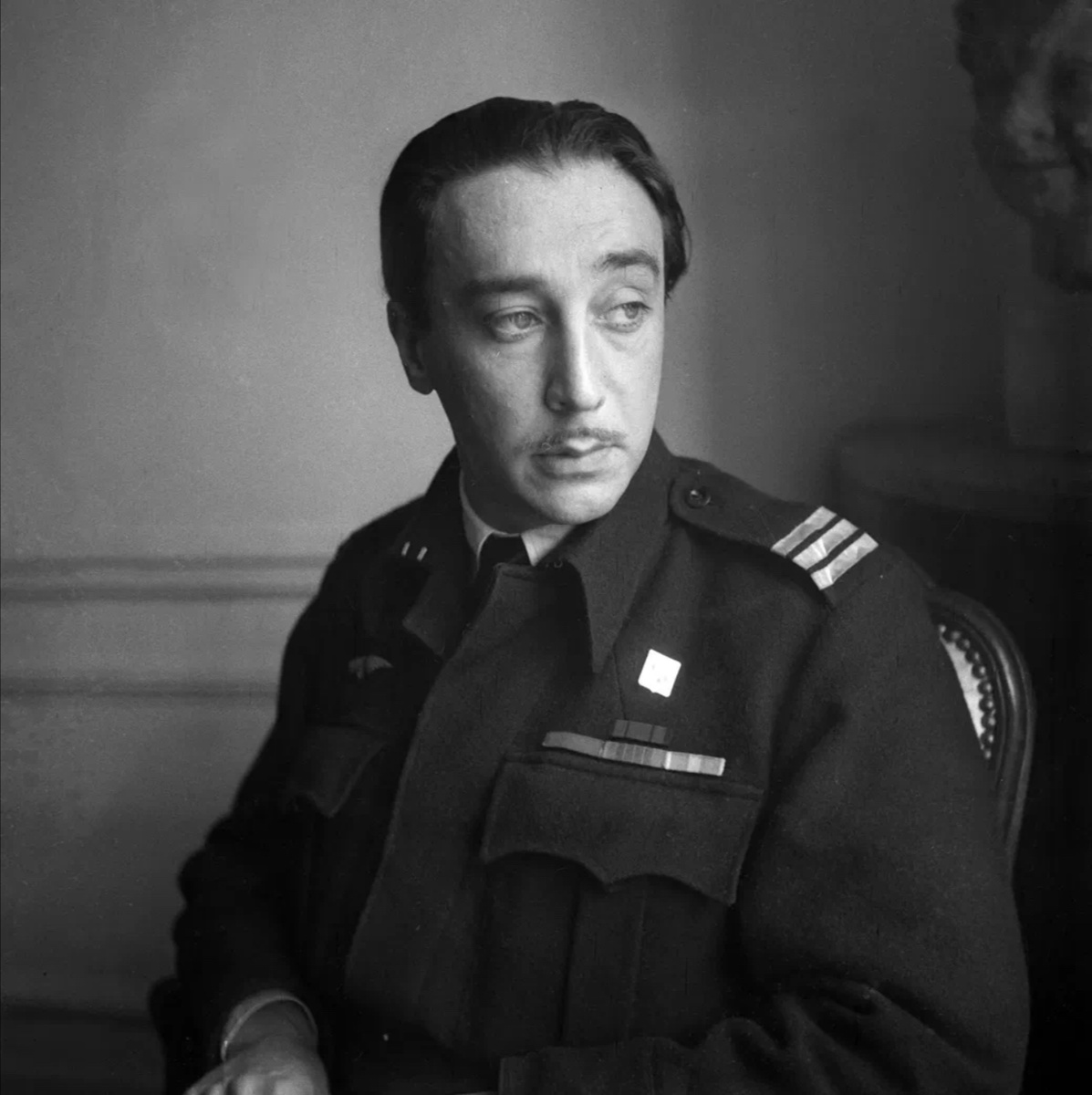 Ромен Гари на службе