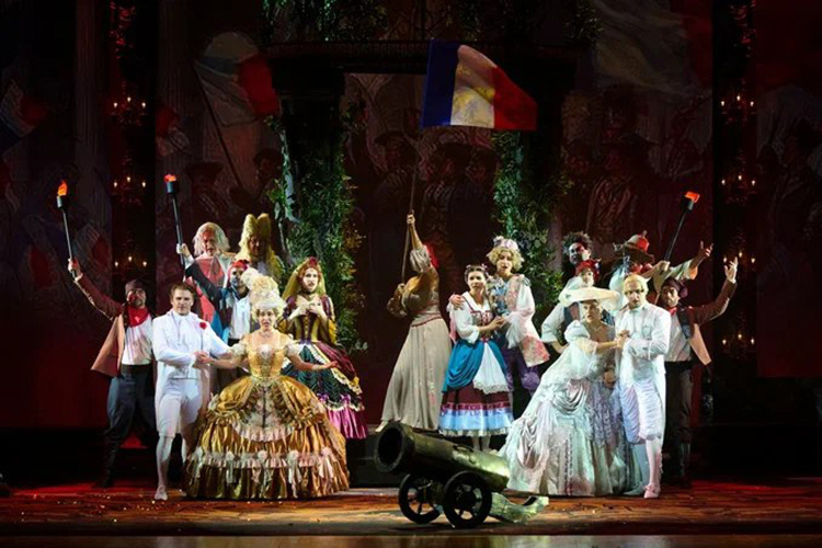    44-й Шаляпинский фестиваль открылся в Казани двумя показами новой версии «Свадьбы Фигаро» Моцарта от режиссера Юрия Александрова