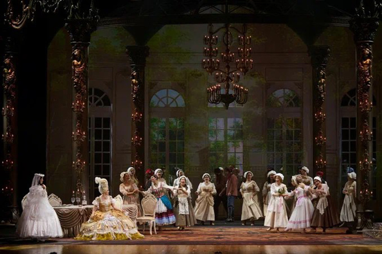    Мораль «Свадьбы Фигаро» применима и сейчас, когда условный влиятельный персонаж от долгого сидения на одном месте теряет из вида не то, что береговую линию, но и яркие маяки, и должен уступить место тем, кто рвется и хочет