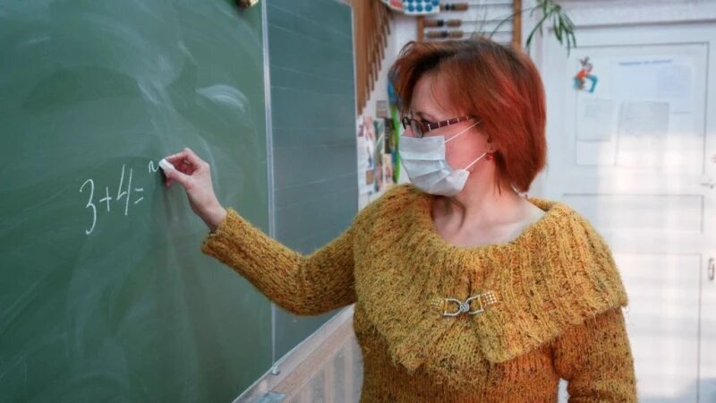     Учитель в школе. Михаил Хаустов