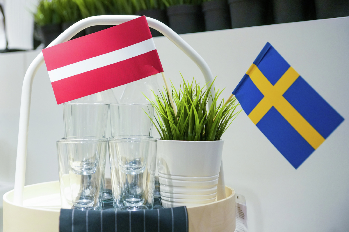 Флаги Латвии и Швеции © Sputnik