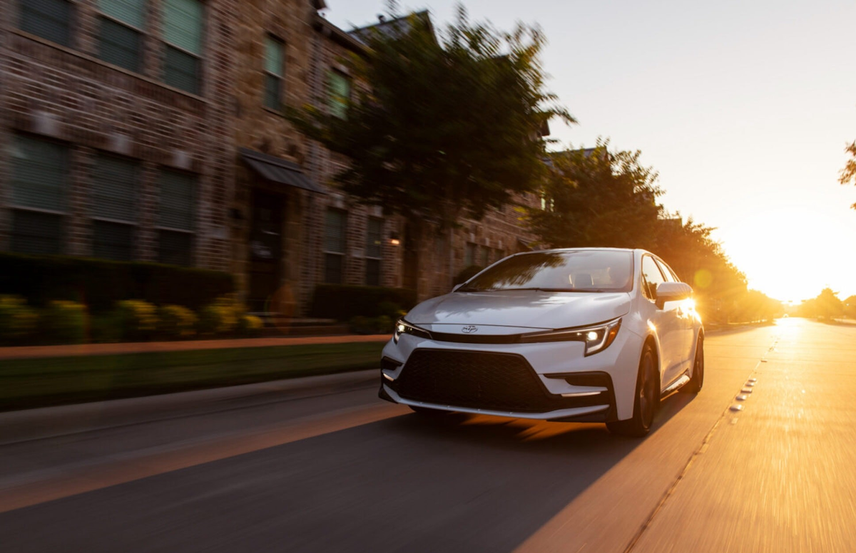 Toyota Corolla Hybrid – самый дешевый автомобиль с гибридной силовой установкой в США