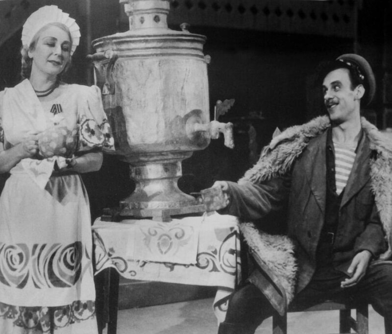    Скромный в жизни, при выходе на сцену Карп Хачваркян всегда дарил зрителям улыбку и смех. Фото: www.anunner.com.