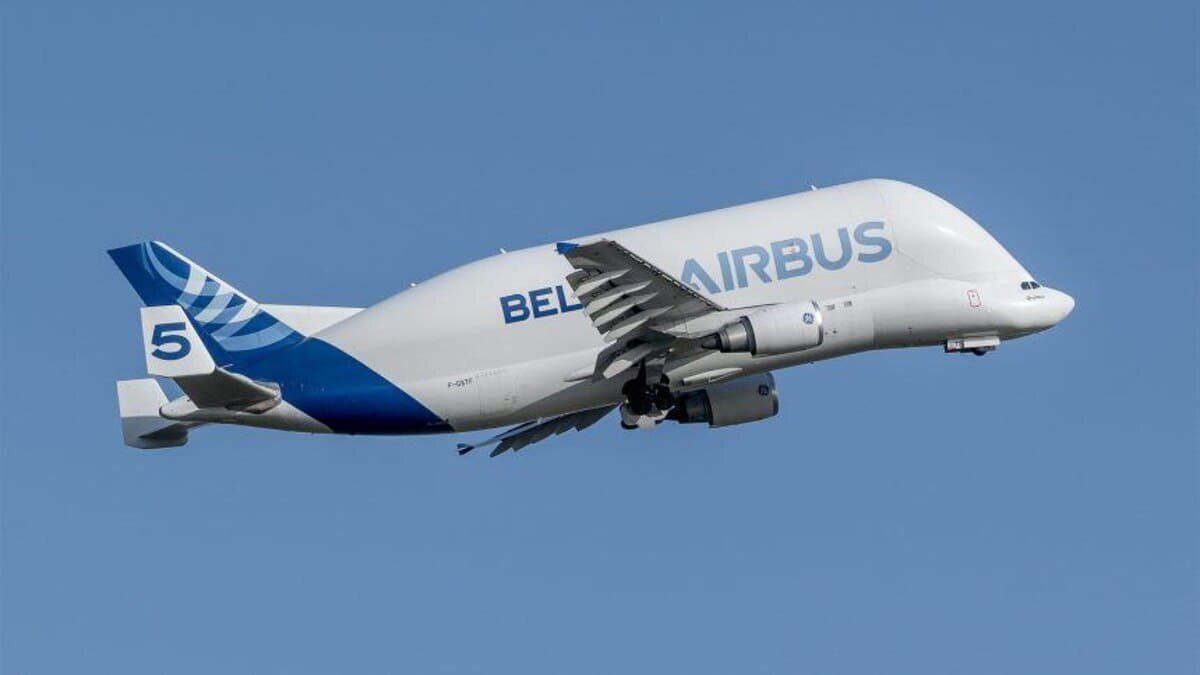 Легендарный транспортник Airbus Beluga выполнил последний полет / © Airbus