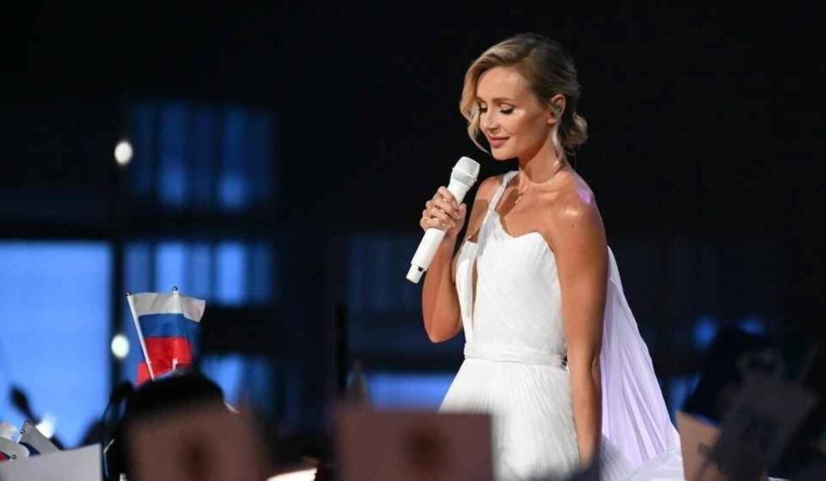     Полина Гагарина. Источник: nsk.kp.ru Автор фото: Михаил Фролов