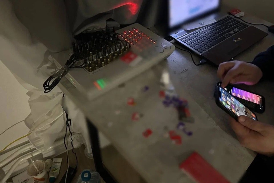    Через узел связи проходило не менее 5 тысяч мошеннических звонков в день. Фото: ГУ МВД РФ по СПб и ЛО