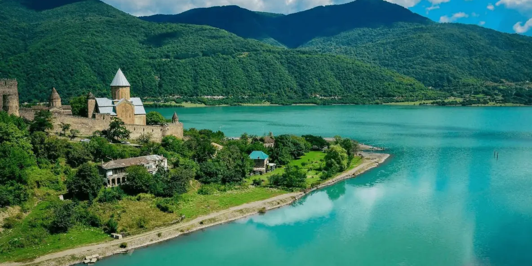 Как и чем платить в Грузии без стресса и переплат - личный опыт 2026 года: полное руководство