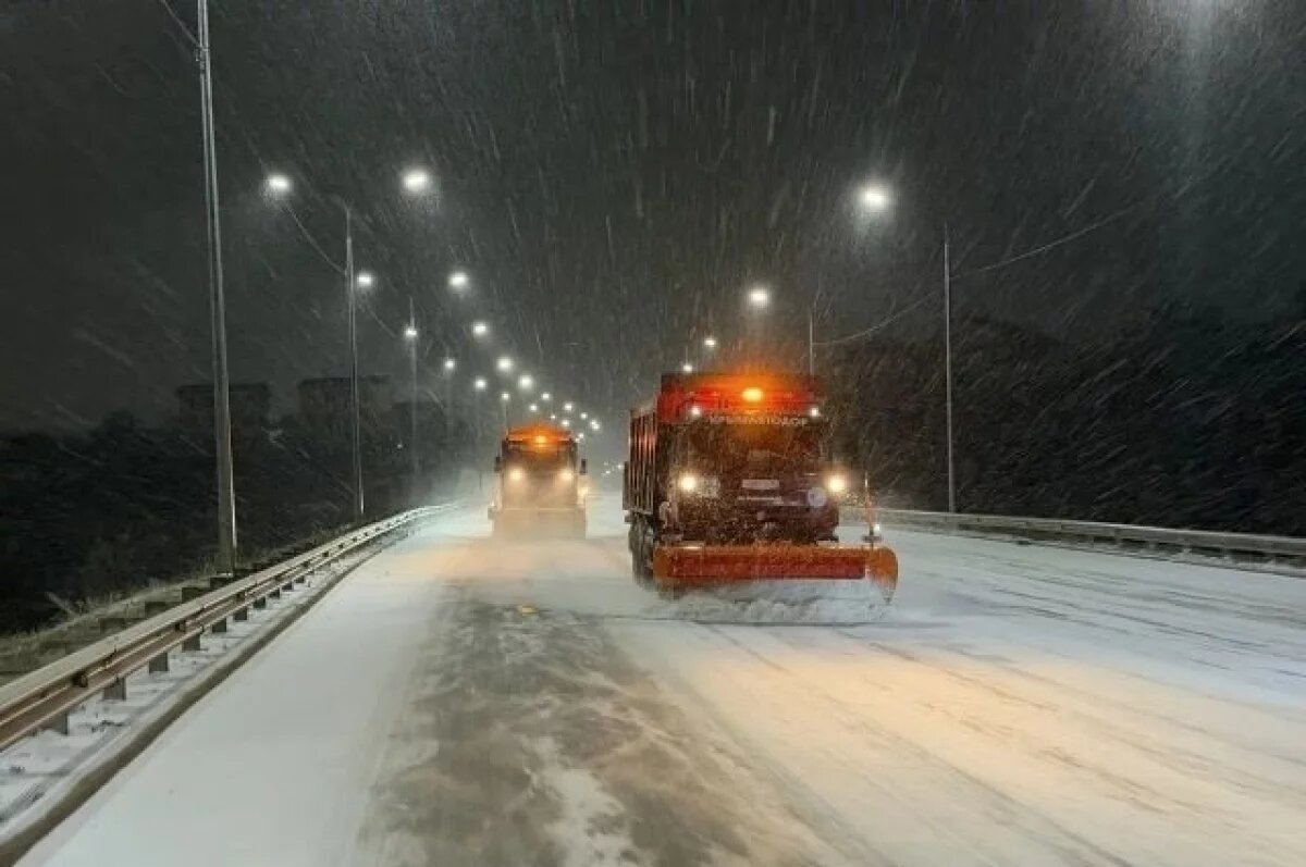    116 единиц спецтехники вышли на борьбу со снегом на дорогах Крыма