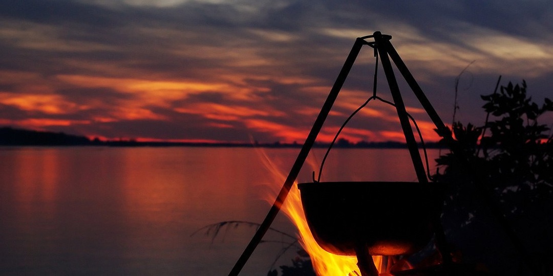 ☺️ Лето, вечер, костер, берег