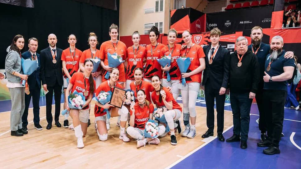 Баскетболистки курского «Динамо» после вручения наград за третье место в Кубке России 2025/26.📷Фото: ЖБК «Динамо-Курск»