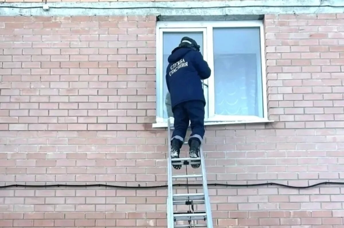    В Ульяновске ребёнок запер дверь на «ночник», пока мама выносила мусор