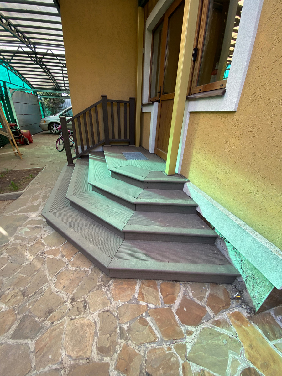 ступени дпк после нескольких лет эксплуатации, были смонтированы вместо плитки