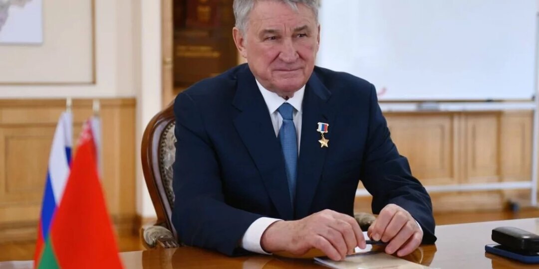 Смоленский губернатор поздравил с днем рождения сенатора Юрия Воробьева