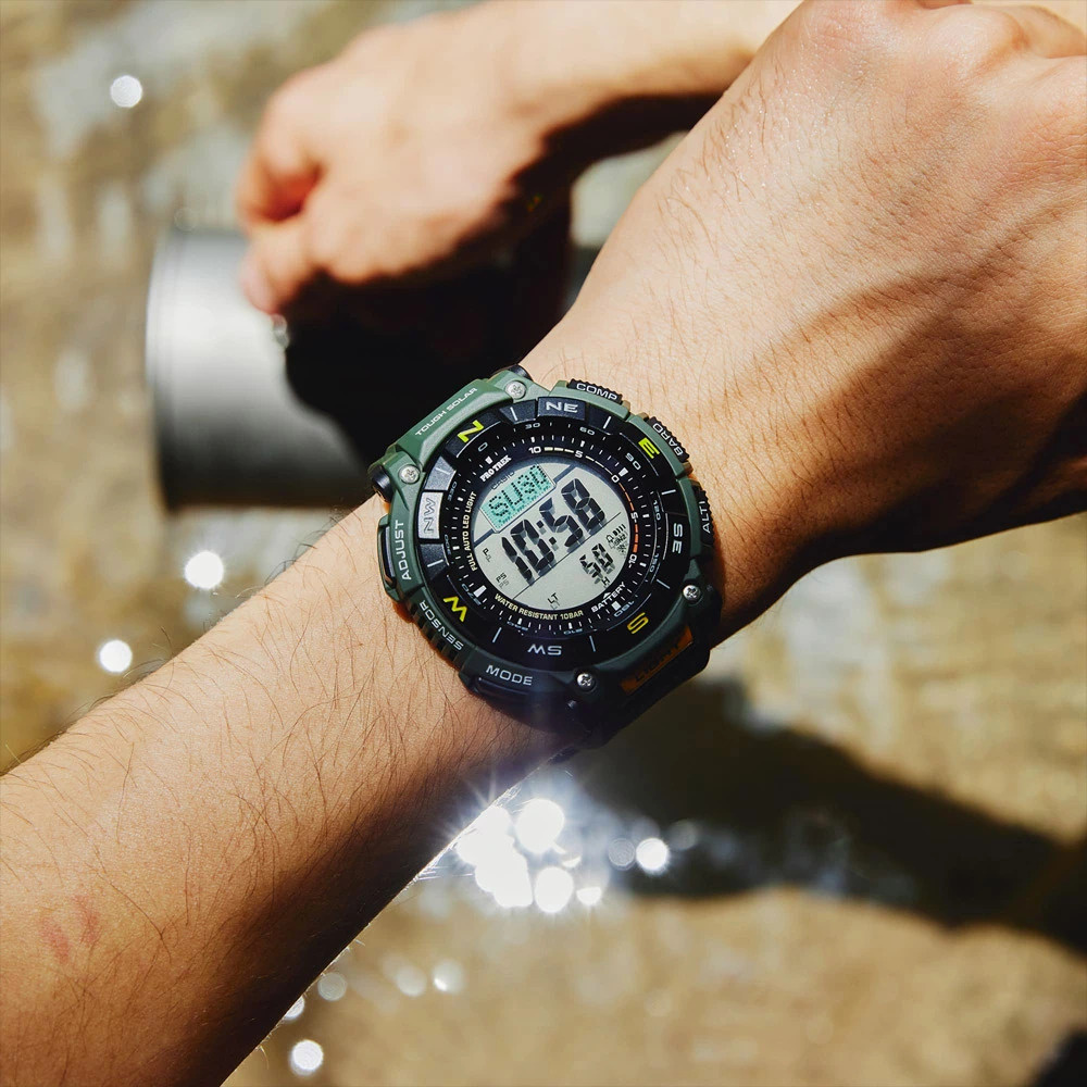 Технология Tough Solar обепспечивает автономную работу. Солнечная панель встроена в циферблат