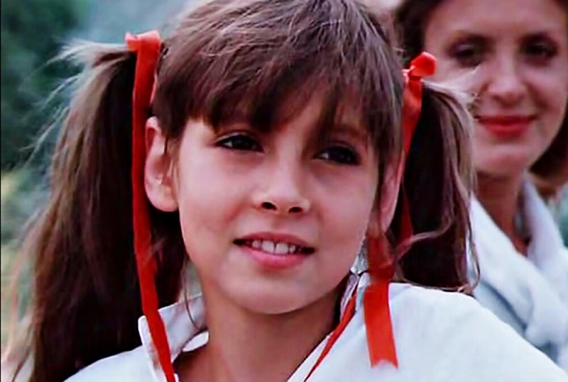 Маша Старцева из «Приключений Петрова и Васечкина» (1983) и «Каникул…» (1984).  https://www.kinoafisha.info/