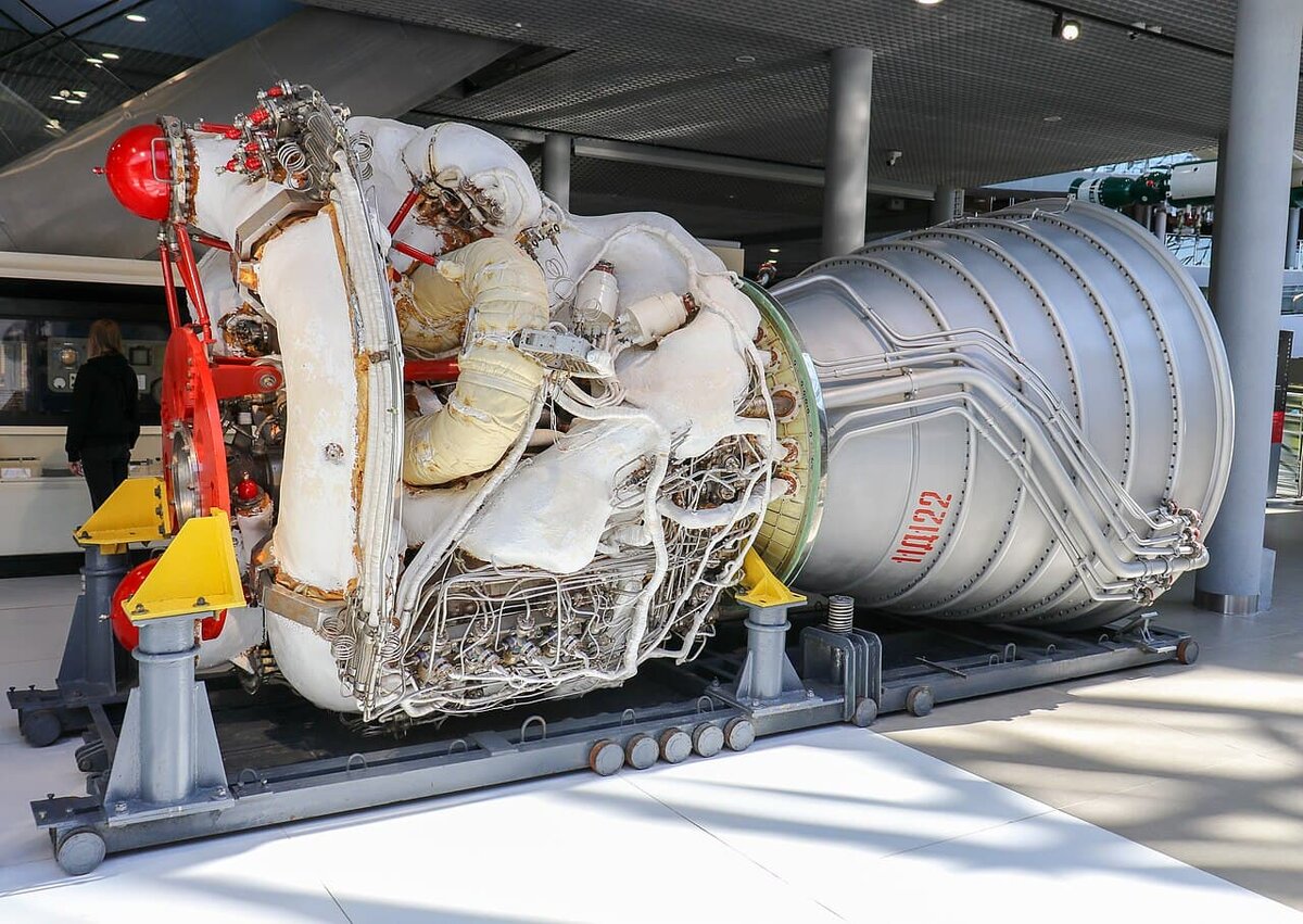   Двигатель РД-0120