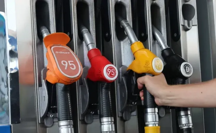 Бензин и дизельное топливо на АЗС . Фото: amic.ru / Екатерина Смолихина