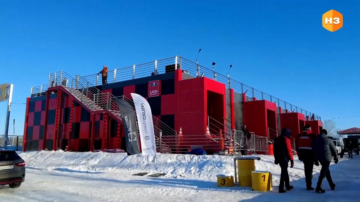 Кадр «На заводе»  📷
