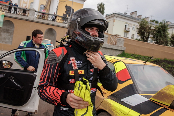 Гонщик Леонид Рогозин