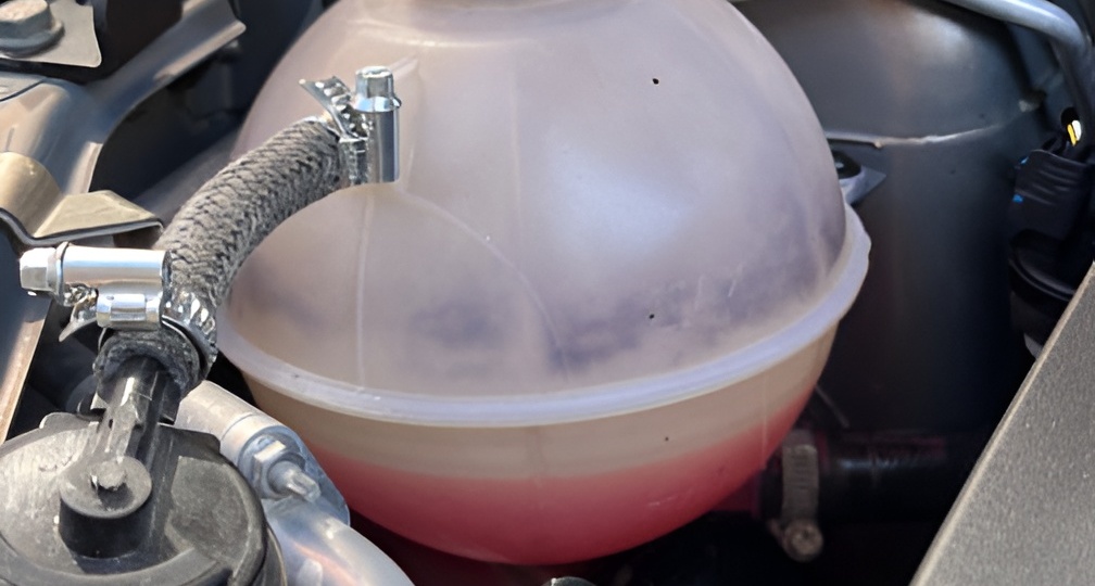 Антифриз раз в год, а не в 3 года: почему заводской регламент «убивает» 3 важные жидкости в авто