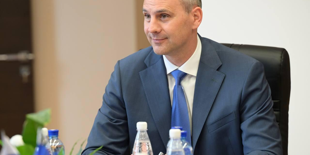 Денис Паслер сократил срок выплаты областного материнского капитала