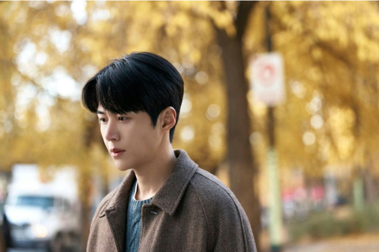 Актер Ким Сон Хо.