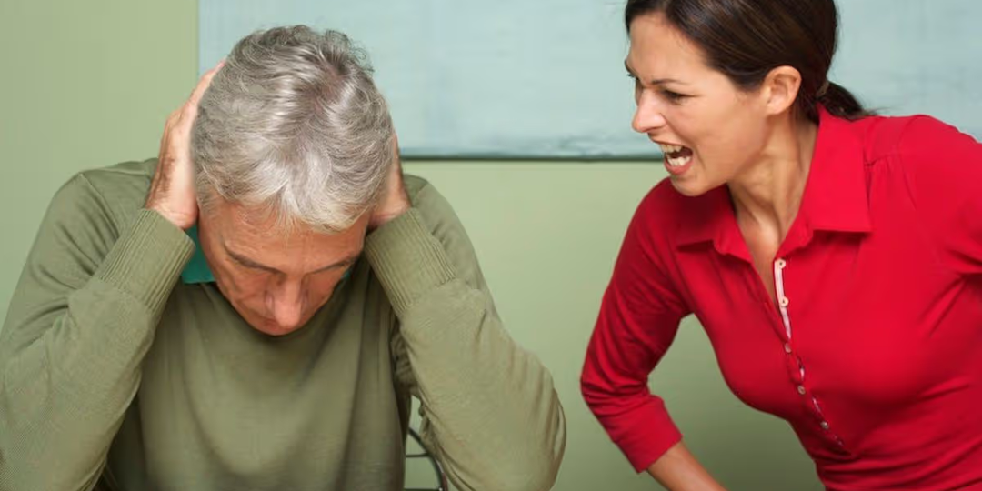 Невестка выгнала меня, мужика, из отцовского дома. Подслушано