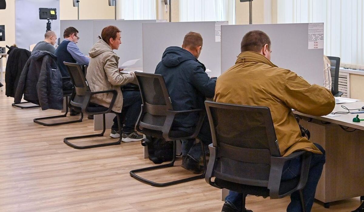     Мужчины в военкомате. Источник: mos ru Автор фото: Пресс-служба Мэра и Правительства Москвы