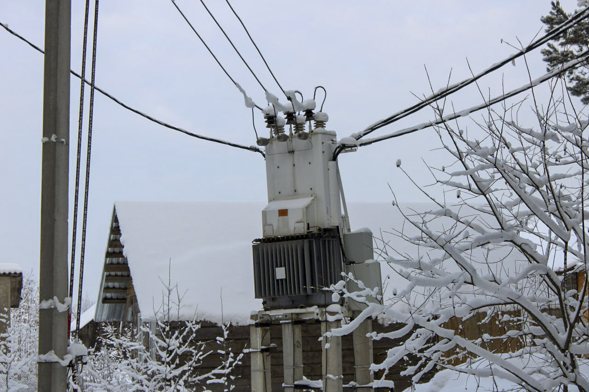На устранение последствий непогоды брошены силы энергетиков.  Фото: ФедералПресс / Ксения Кобалия