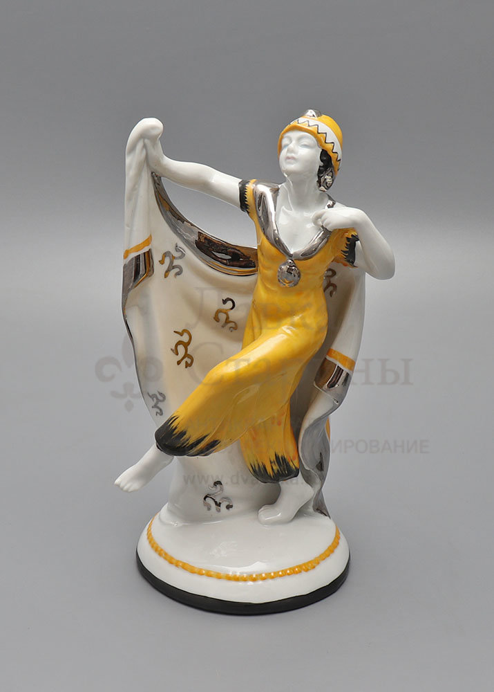 Статуэтка в стиле ар-деко «Танцовщица с фатой», фарфор, фабрика Galluba&Hofmann, Германия, 1920-е. Фото с нашего сайта dvaveka.ru