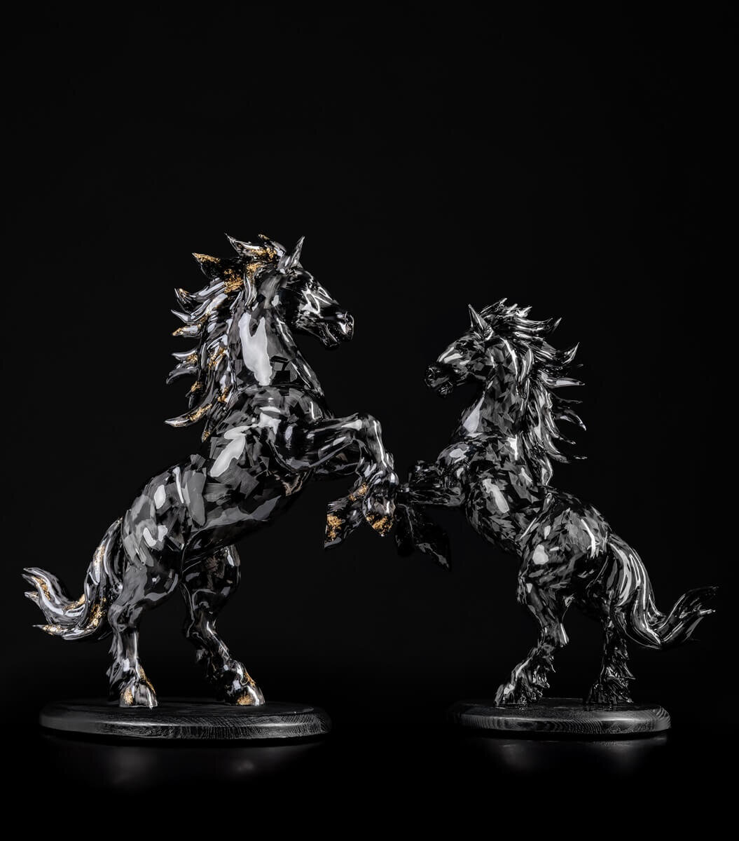Скульптуры из карбона "Кони"