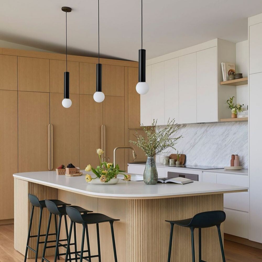 Черный подвесной светильник “Кло”