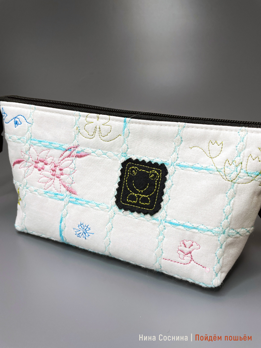 Для стёжки использовала лапку для вшивания шнуров.