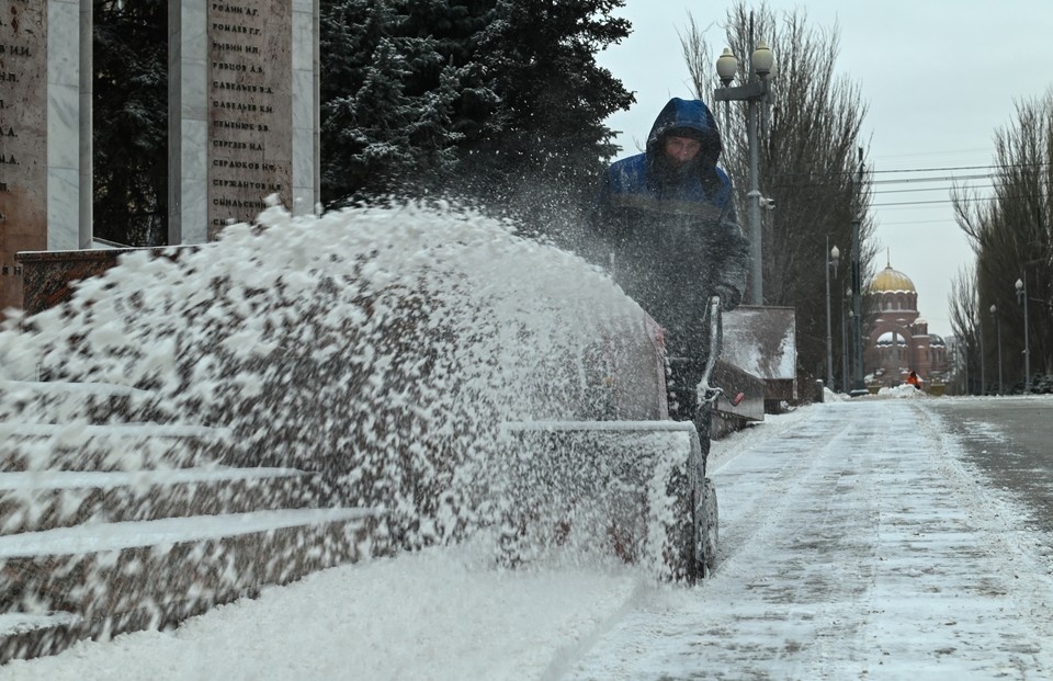   Лопаты не убираем, снега будет еще много. Геннадий БИСЕНОВ