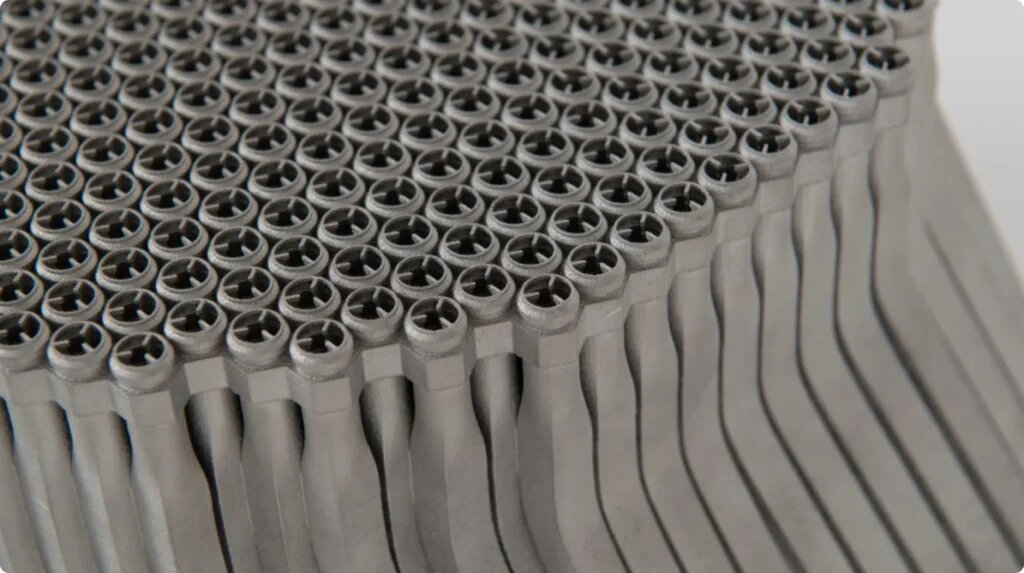 SWISSto12 использует металлические 3D-принтеры MetalFabG2 от Additive Industries для производства РЧ-компонентов. Изображение предоставлено SWISSto12.